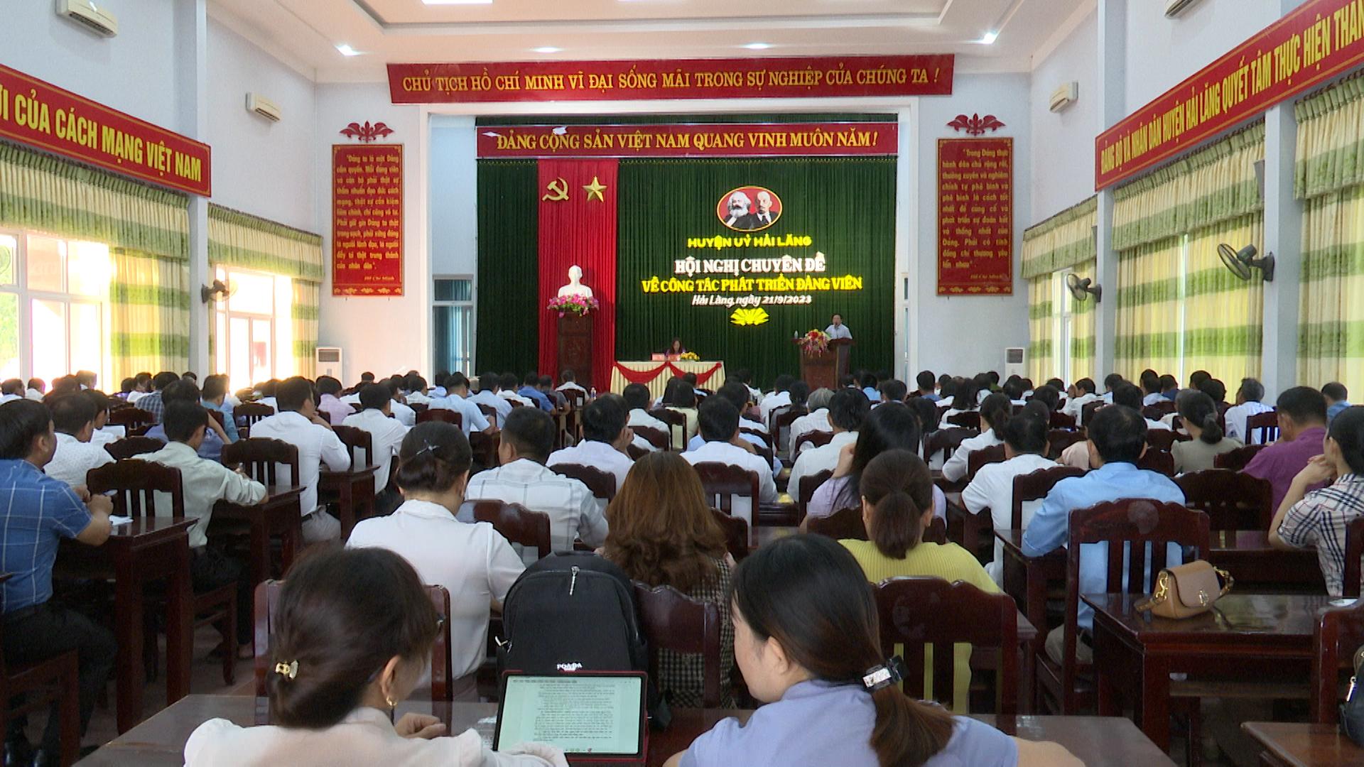 Huyện ủy Hải Lăng tổ chức Hội nghị Chuyên đề về công tác phát triển đảng viên trong tình hình mới.